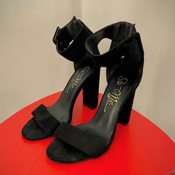 So Me Ankle Strap Shoes - Picture 3 of 3